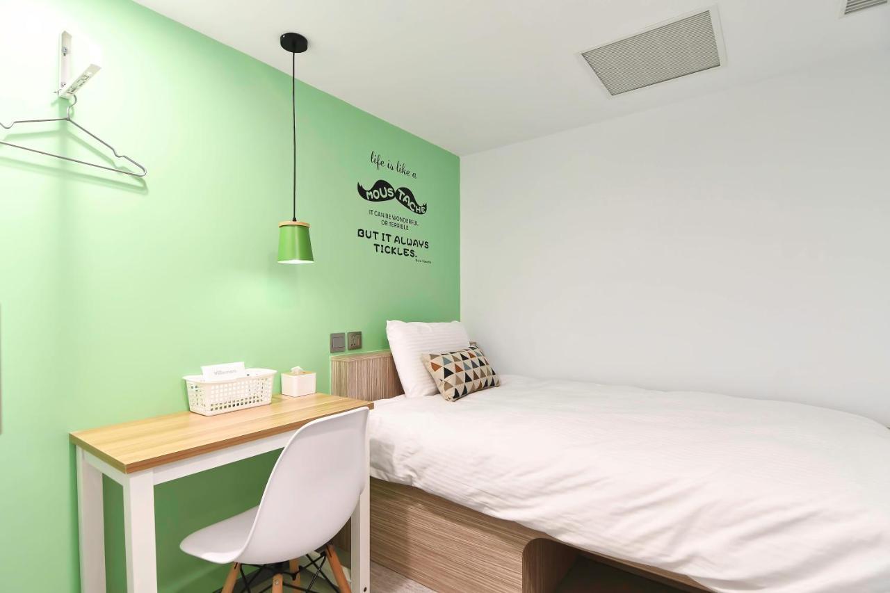 Flyinn Hostel Kaohsiung Bagian luar foto