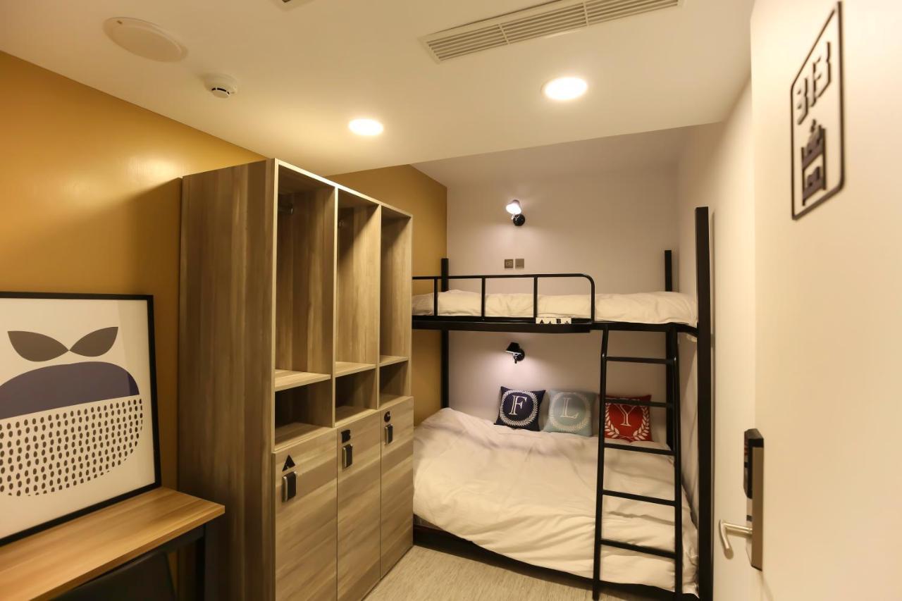 Flyinn Hostel Kaohsiung Bagian luar foto