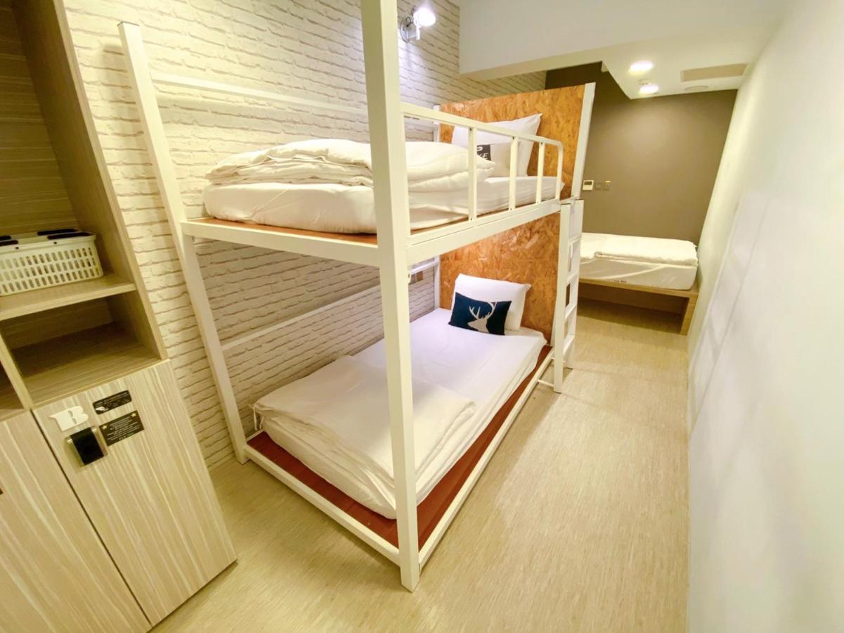 Flyinn Hostel Kaohsiung Bagian luar foto