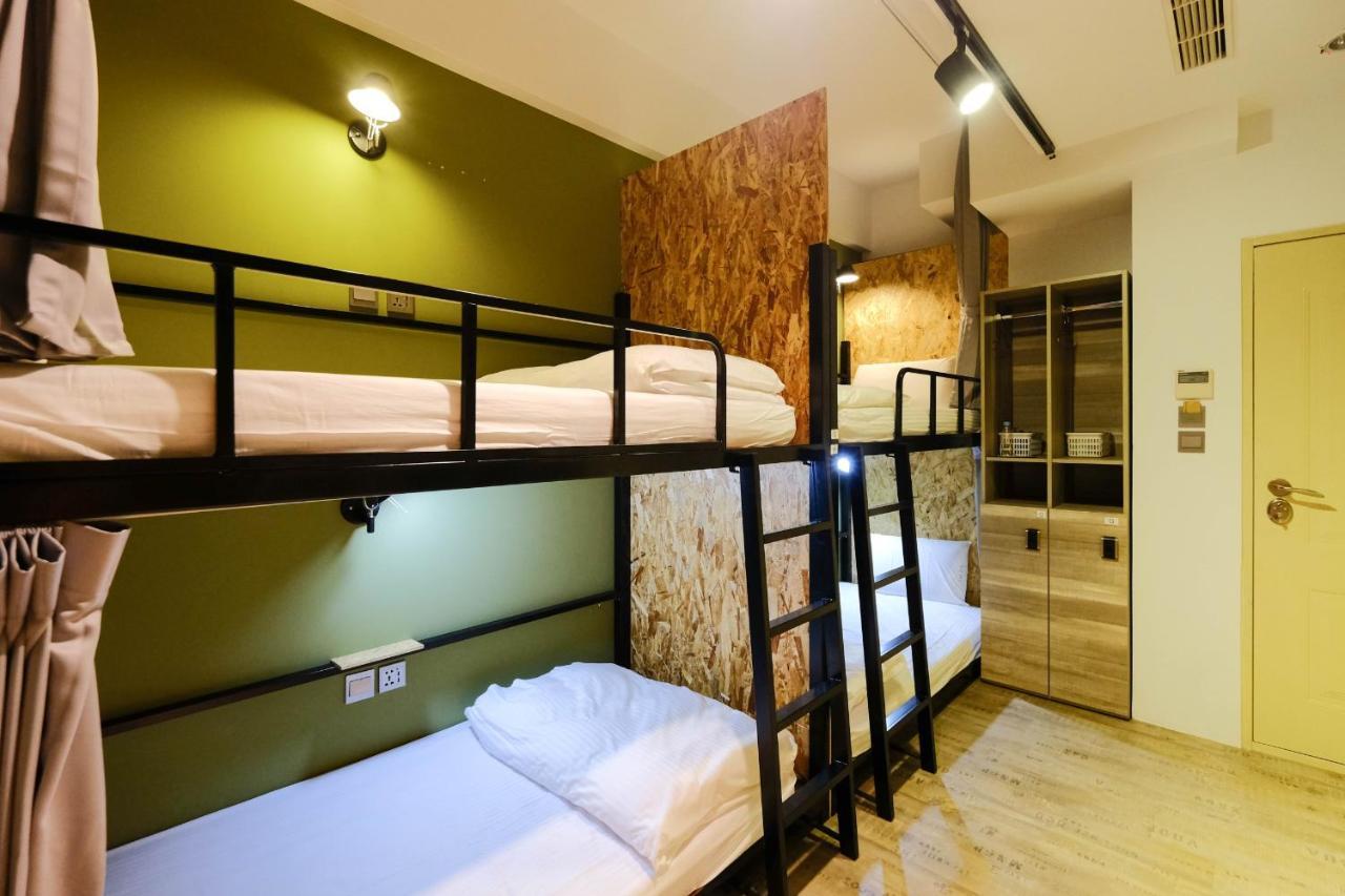 Flyinn Hostel Kaohsiung Bagian luar foto